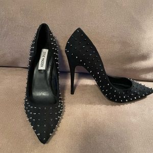 Steve Madden silver studs pumps